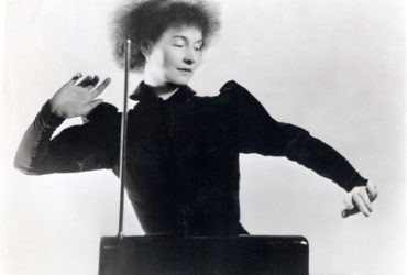 Co ma podsłuch w amerykańskim godle do legendy surf rocka?