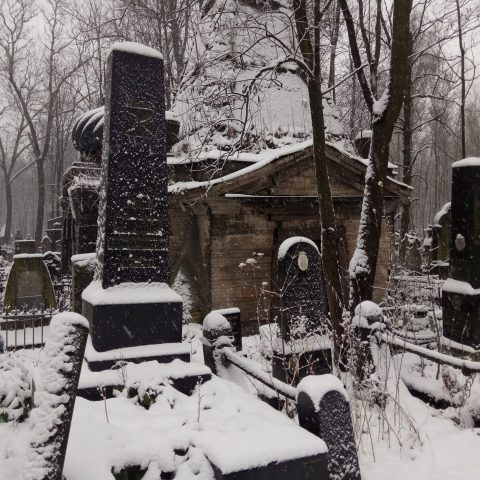 Spokojny spacer po Cmentarzu Żydowskim