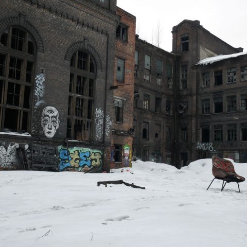 Eksplorowanie fabryk w Czerwonym Trójkącie